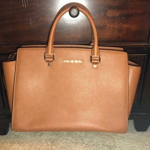 Perfect condition Michael Kors Large Selma satchel